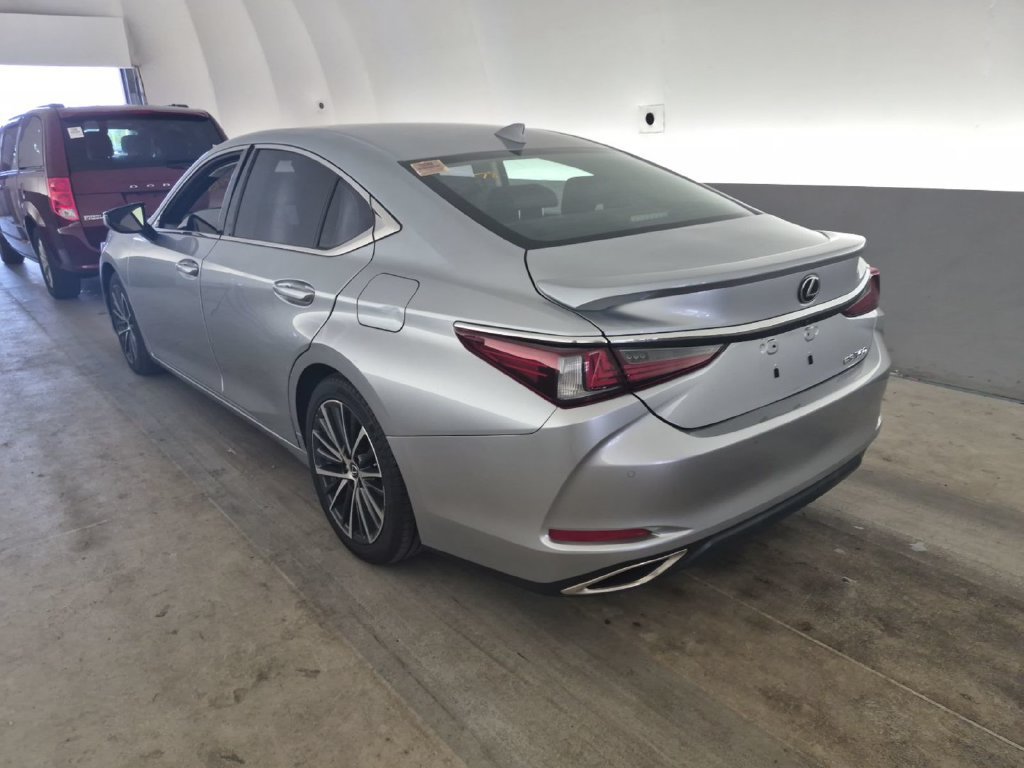 Used 2022 Lexus ES 350 w/ Premium Package FWD image 4