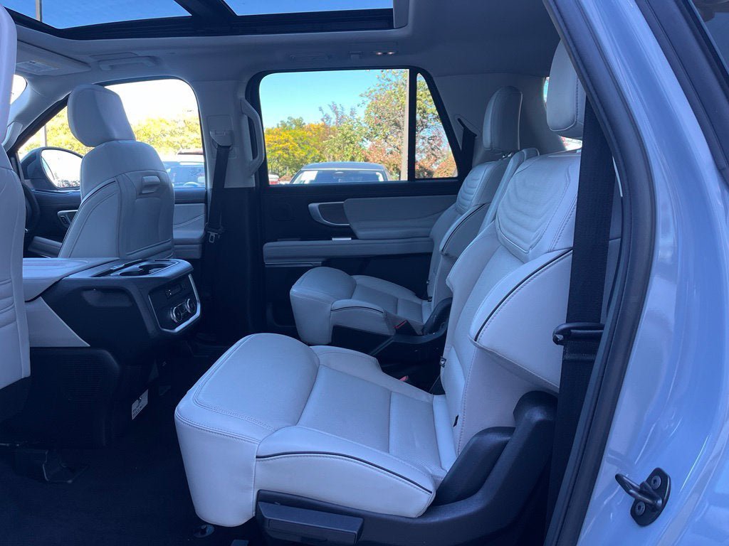 Certified 2025 Ford Expedition Max Platinum w/ Platinum Ultimate Package AWD/4WD image 13