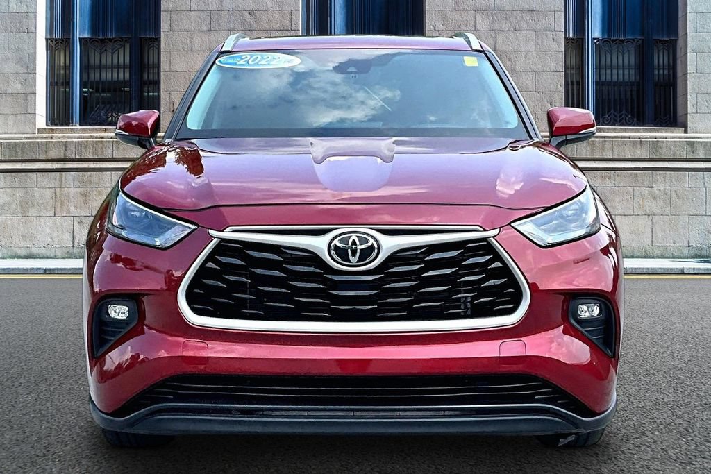 Used 2022 Toyota Highlander XLE FWD image 3