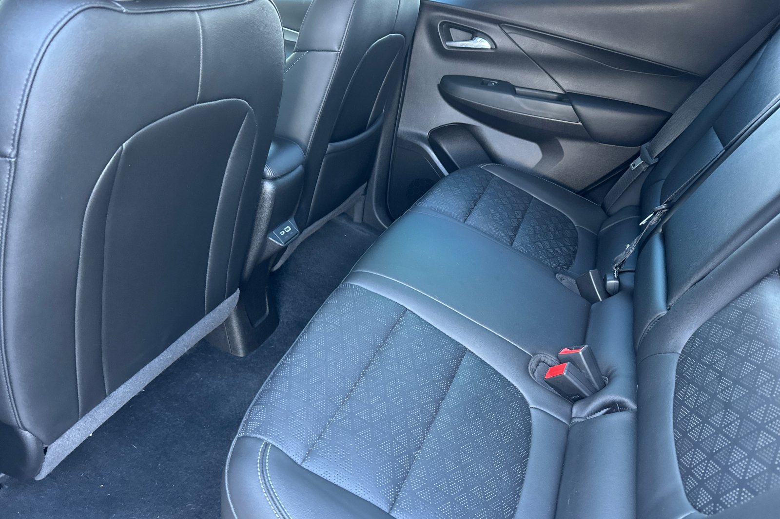 Used 2022 Chevrolet Bolt LT w/ Infotainment Package FWD image 15