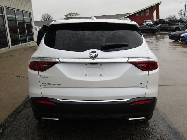 Used 2024 Buick Enclave Essence w/ Sport Touring Edition AWD/4WD image 4