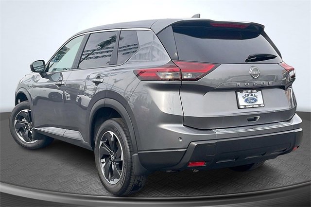 Used 2025 Nissan Rogue SV image 2