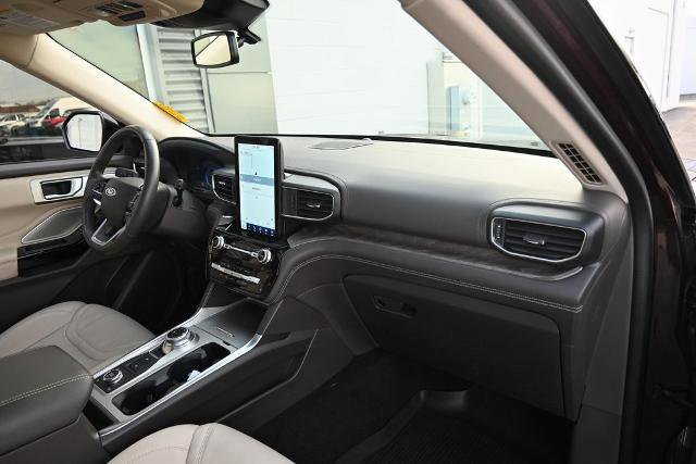 Certified 2022 Ford Explorer Platinum w/ Equipment Group 601A image 25