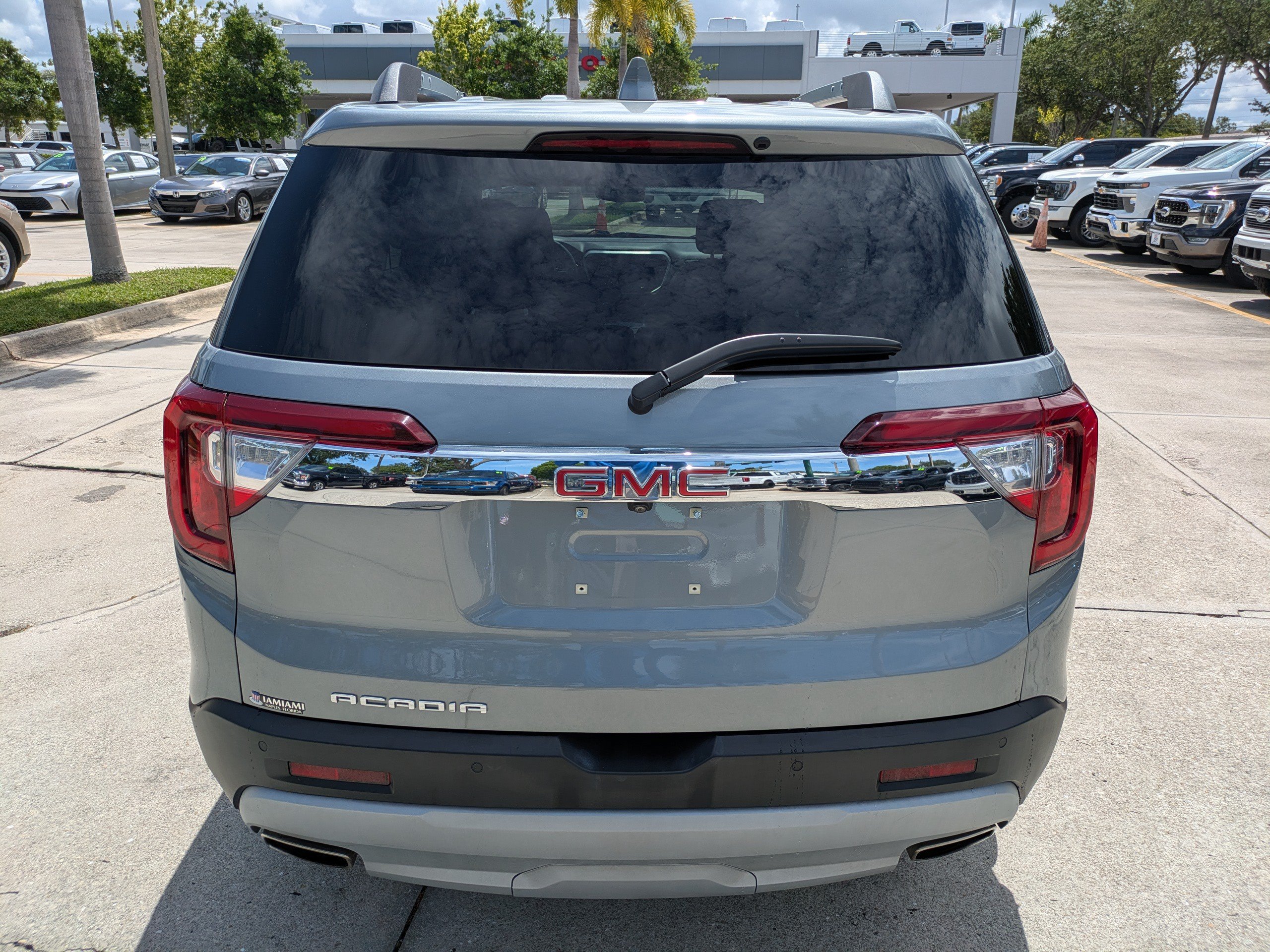 Used 2023 GMC Acadia SLT FWD image 5