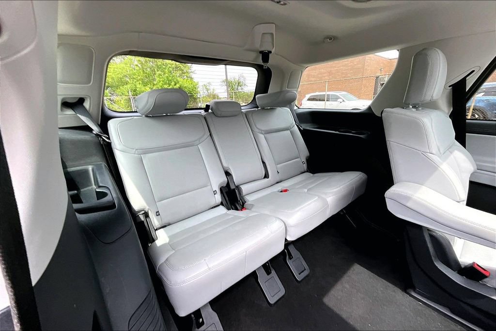 Certified 2025 Ford Expedition Platinum AWD/4WD image 27