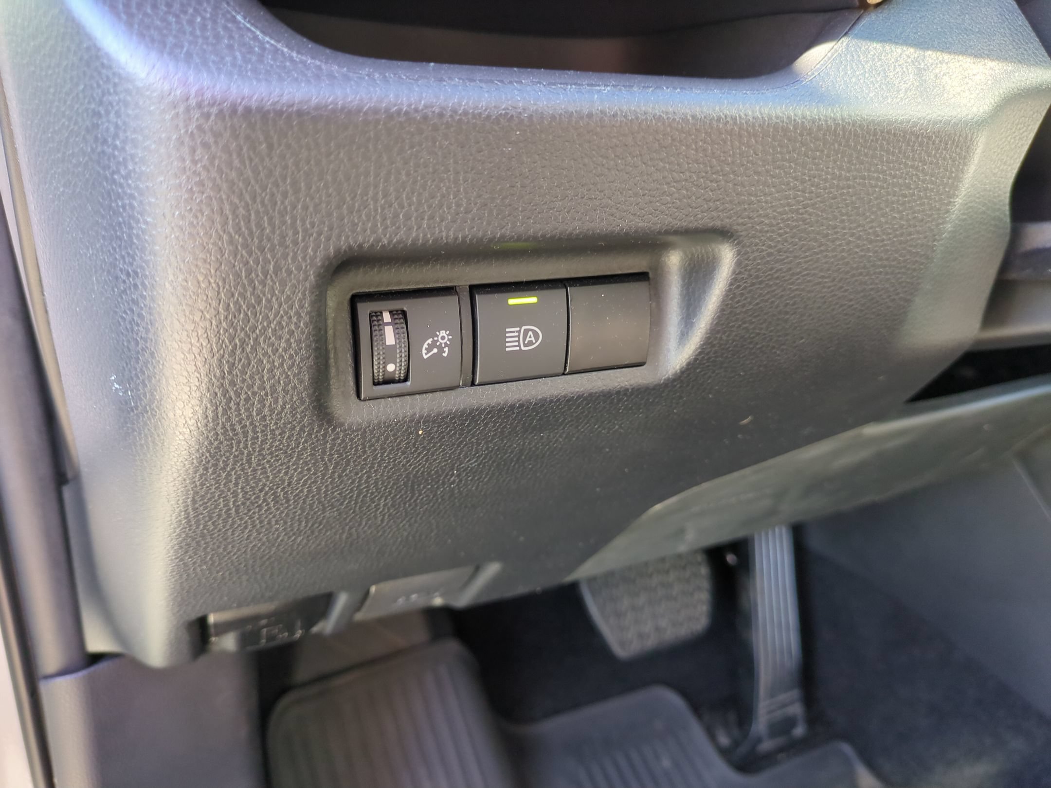 Used 2024 Toyota RAV4 LE FWD image 18
