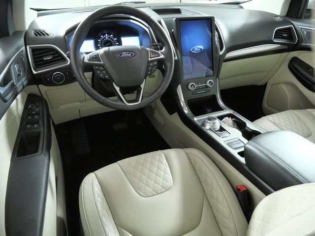 Certified 2023 Ford Edge Titanium AWD/4WD image 2