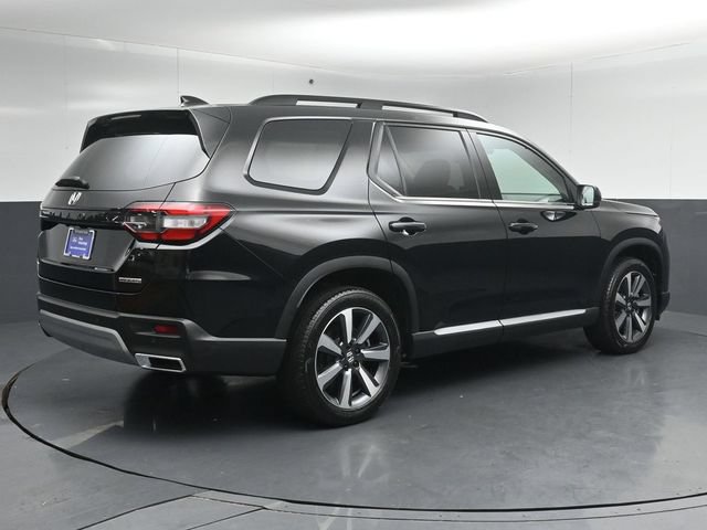 Used 2025 Honda Pilot Touring image 7