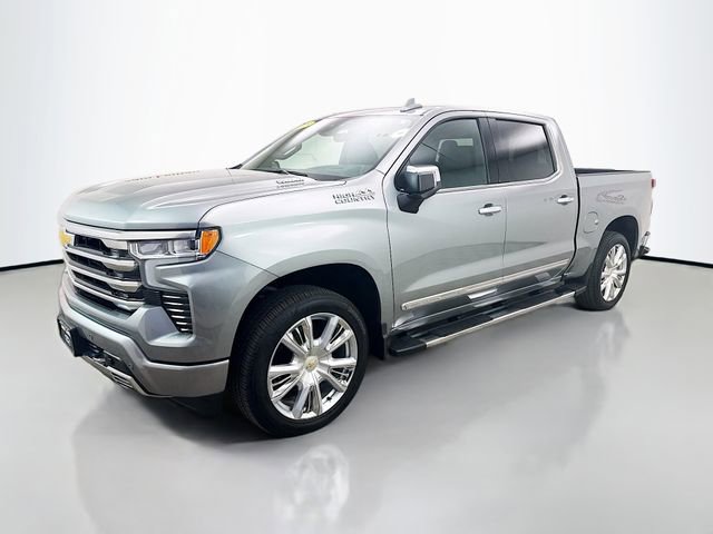 Used 2025 Chevrolet Silverado 1500 High Country w/ High Country Premium Package AWD/4WD image 3