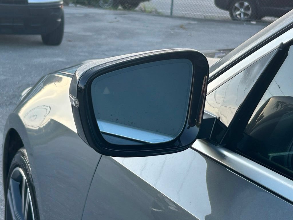 Used 2024 BMW 330i Sedan w/ Convenience Package RWD image 17