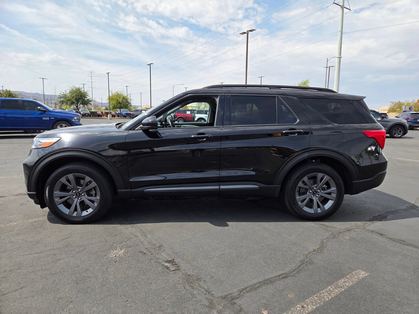 Certified 2023 Ford Explorer XLT w/ Equipment Group 202A AWD/4WD image 3