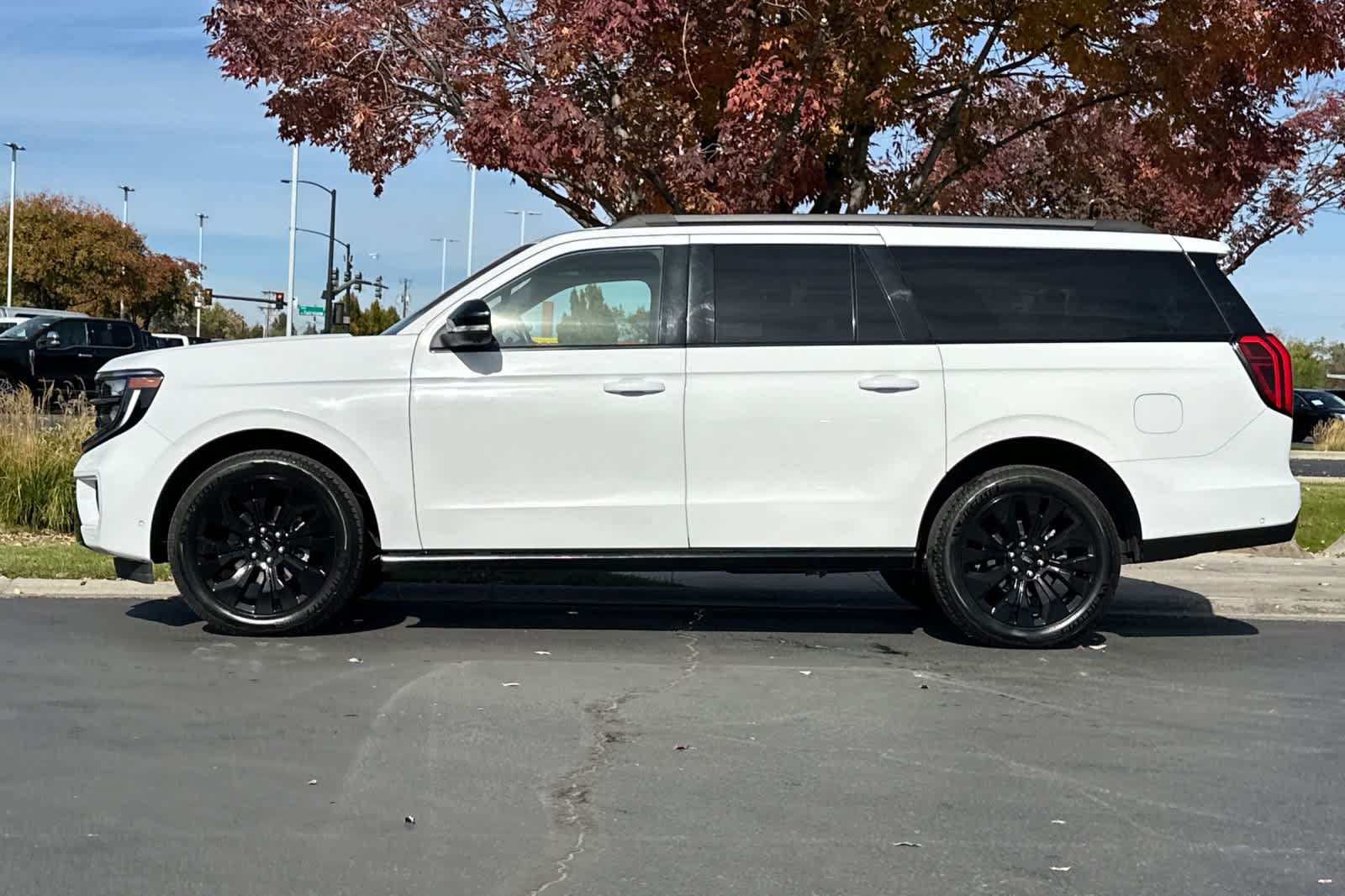Certified 2025 Ford Expedition Max Platinum w/ Stealth Appearance Package AWD/4WD image 5