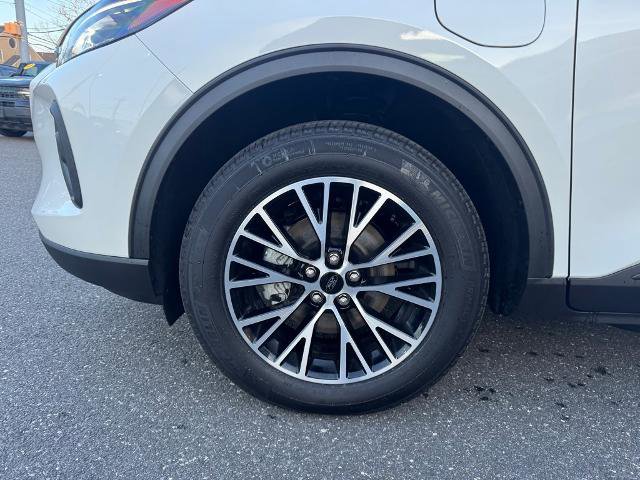 Certified 2025 Ford Escape SE image 13