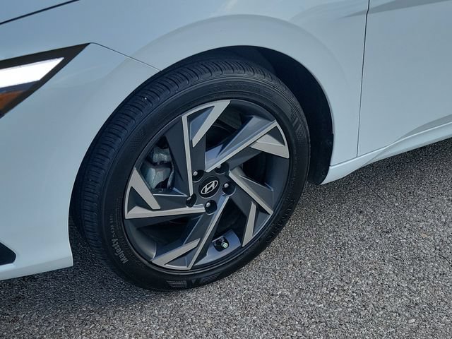 Used 2025 Hyundai Elantra Sport FWD image 9
