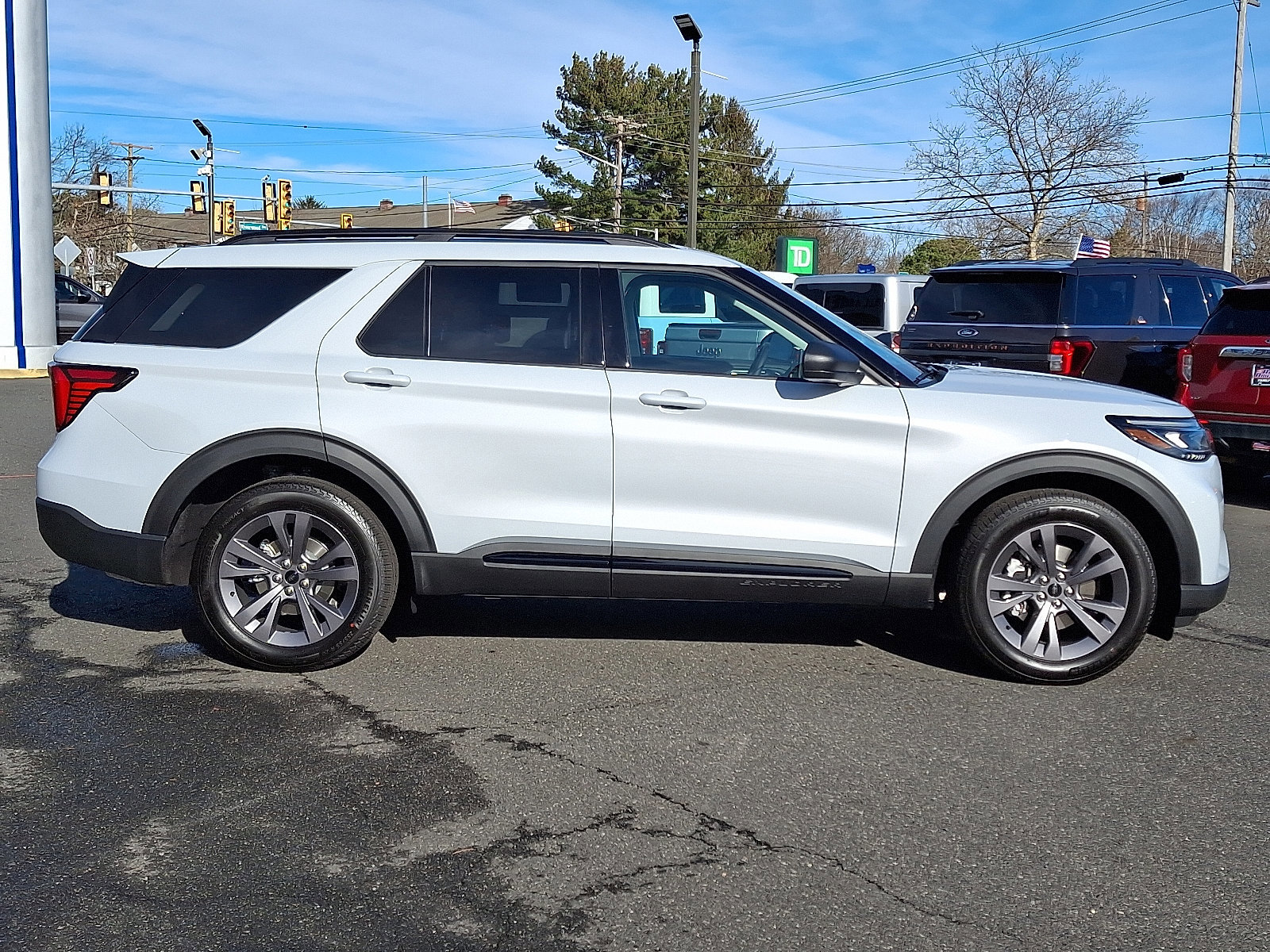 Certified 2026 Ford Explorer Active w/ Active Comfort Package image 3