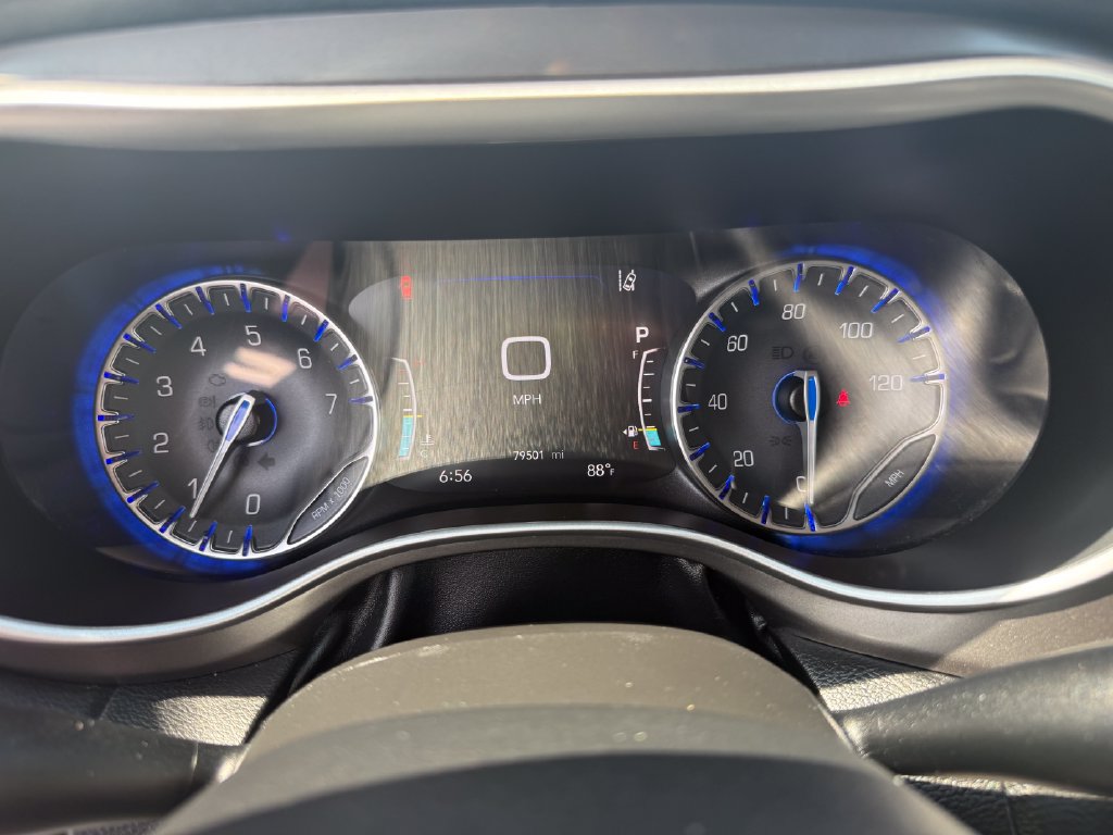 Used 2024 Chrysler Pacifica Touring-L FWD image 29