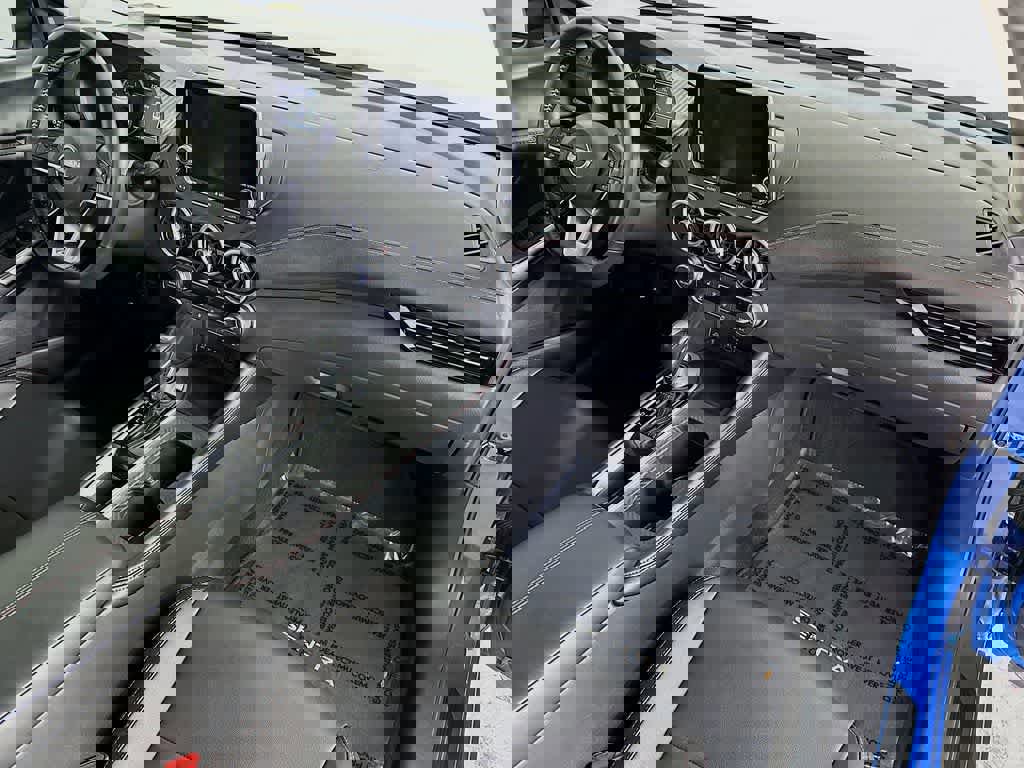 Used 2025 Nissan Sentra SR w/ SR Premium Package image 33