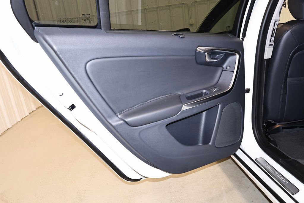 Used 2017 Volvo S60 T5 Inscription image 19