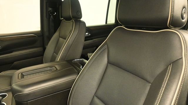 Used 2023 Chevrolet Suburban Premier AWD/4WD image 22
