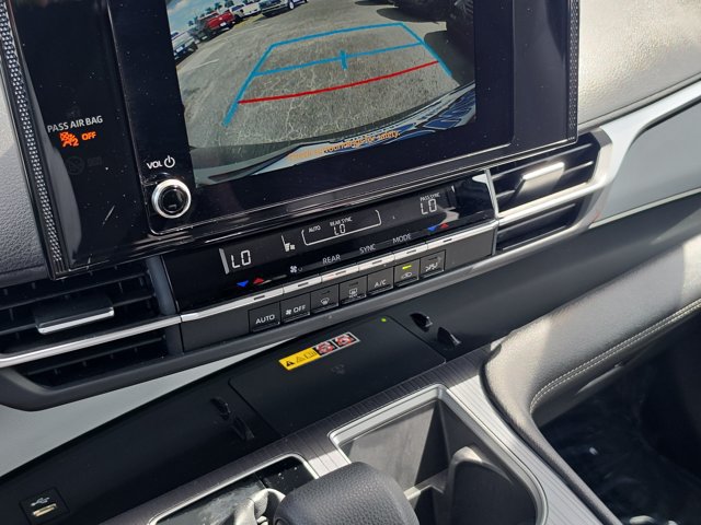 Used 2025 Toyota Sienna LE FWD image 28