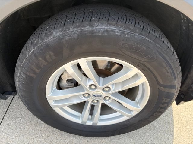 Certified 2022 Ford Explorer XLT w/ Equipment Group 202A AWD/4WD image 25