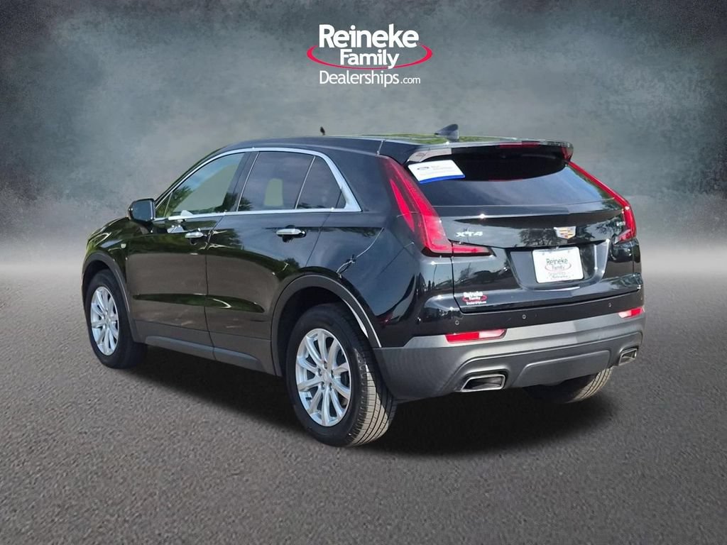 Used 2019 Cadillac XT4 Luxury w/ Cold Weather Package FWD image 8