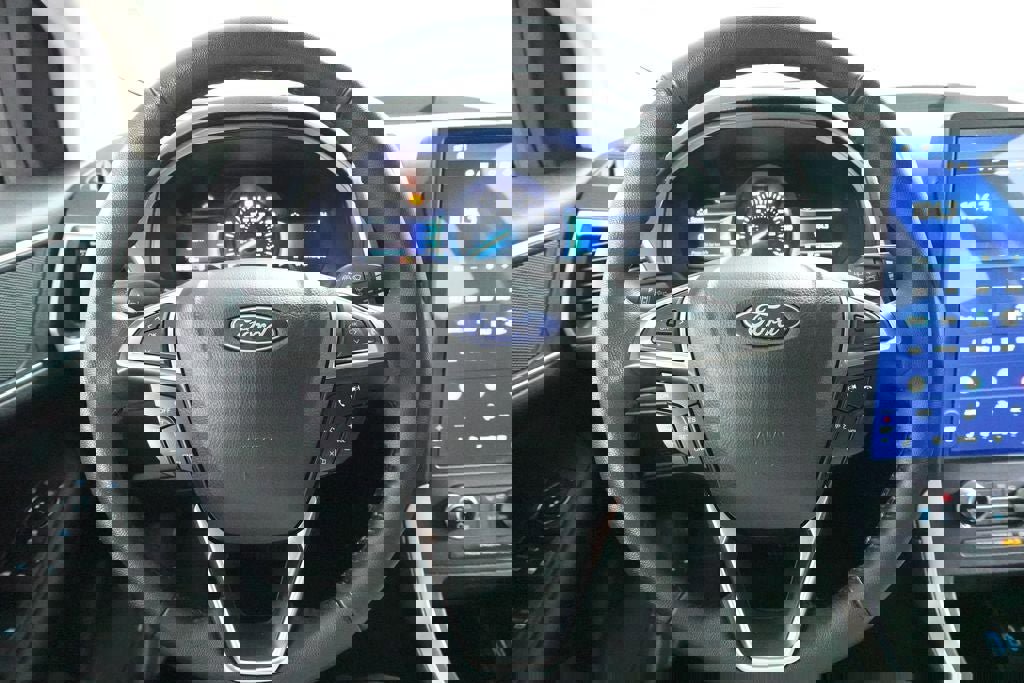 Certified 2023 Ford Edge SEL image 11