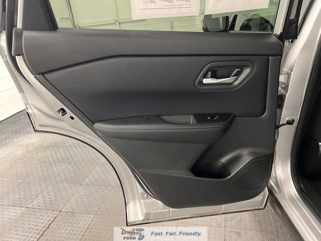 Used 2025 Nissan Rogue SV FWD image 29