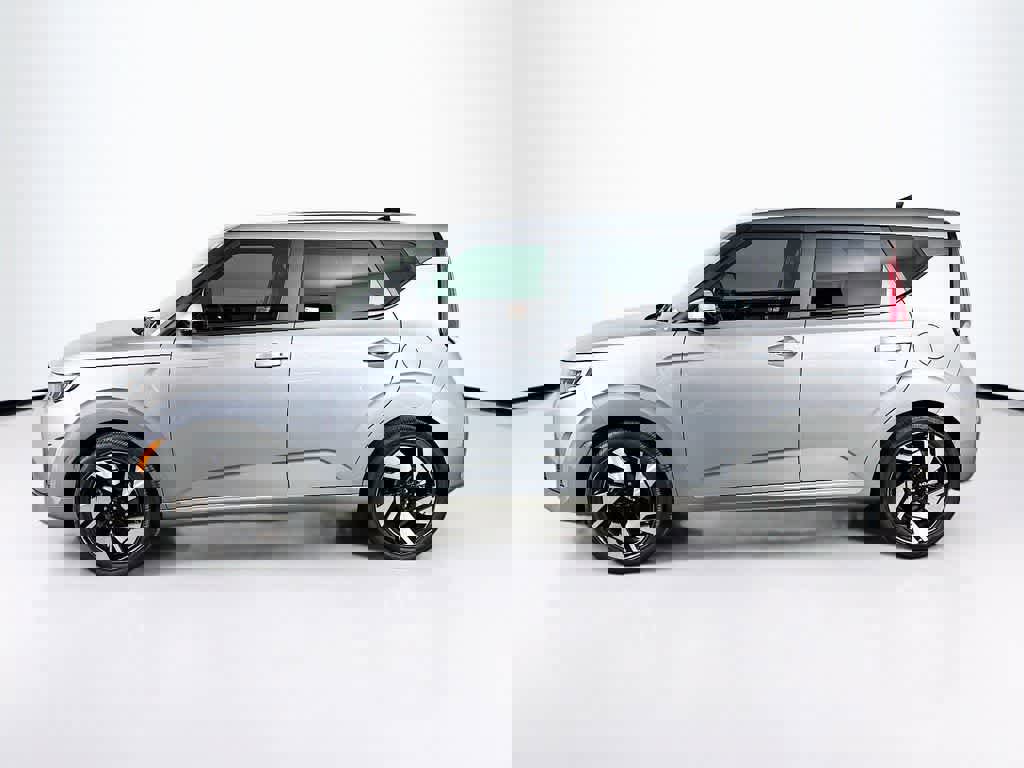 Used 2023 Kia Soul GT-Line w/ GT-Line Technology Package image 2
