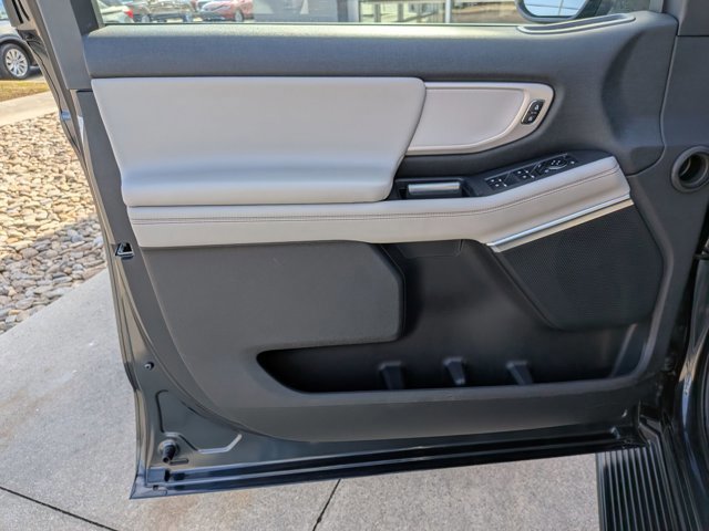 Certified 2025 Ford Expedition Active image 12