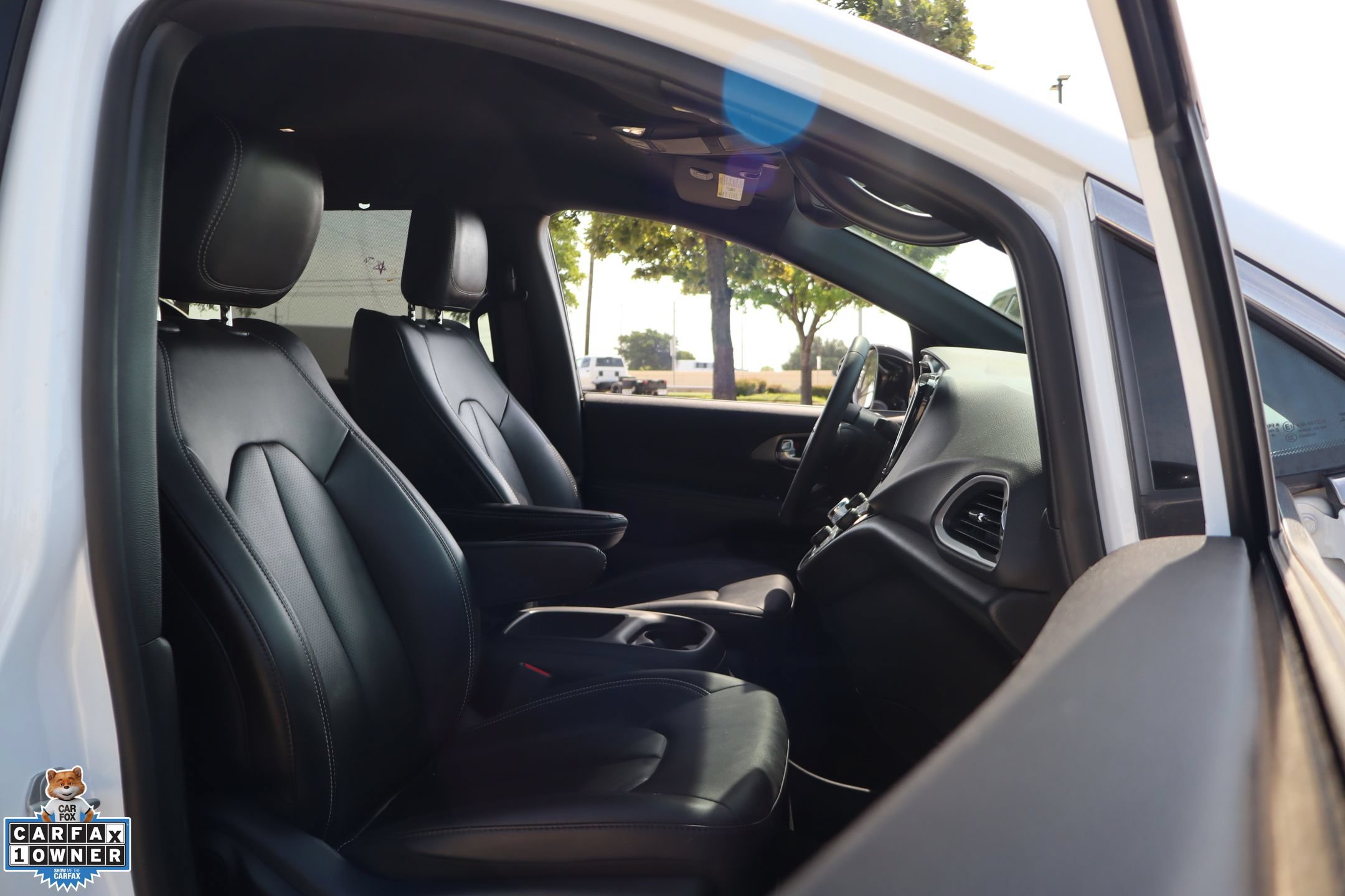 Used 2025 Chrysler Pacifica Select FWD image 29