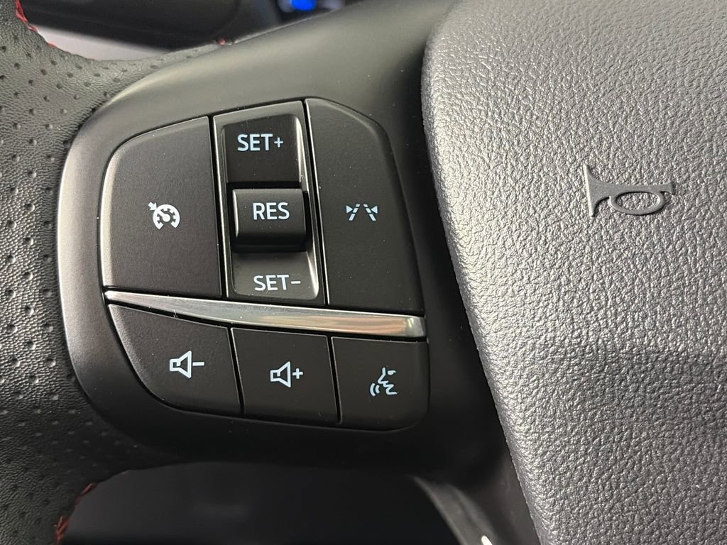 Certified 2025 Ford Escape ST-Line Select AWD/4WD image 17