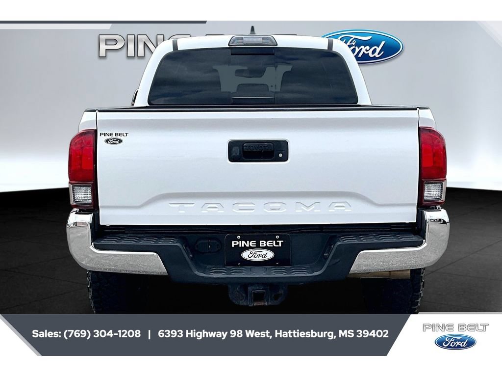Used 2018 Toyota Tacoma SR5 RWD image 4