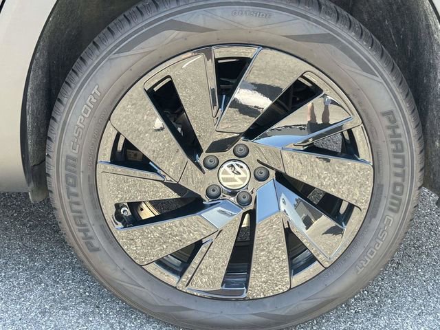 Used 2024 Volkswagen Atlas SE w/ Black Wheel Package FWD image 11
