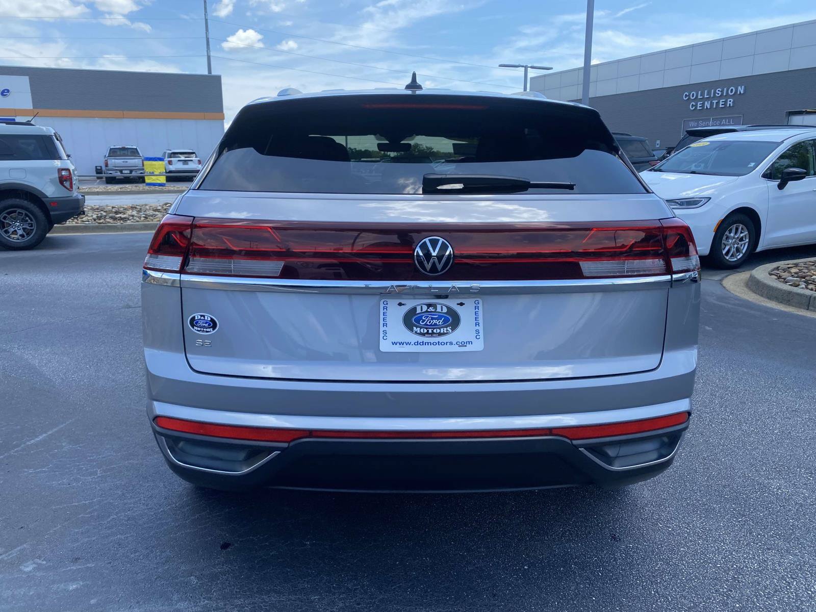 Used 2024 Volkswagen Atlas Cross Sport SE FWD image 6