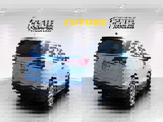 Used 2022 Chevrolet Equinox LS w/ LS Convenience Package image 4