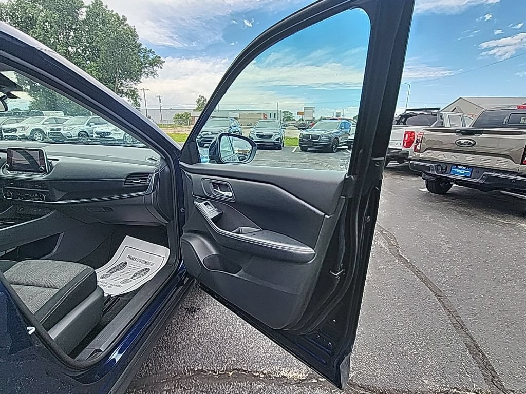 Used 2024 Nissan Rogue SV AWD/4WD image 19