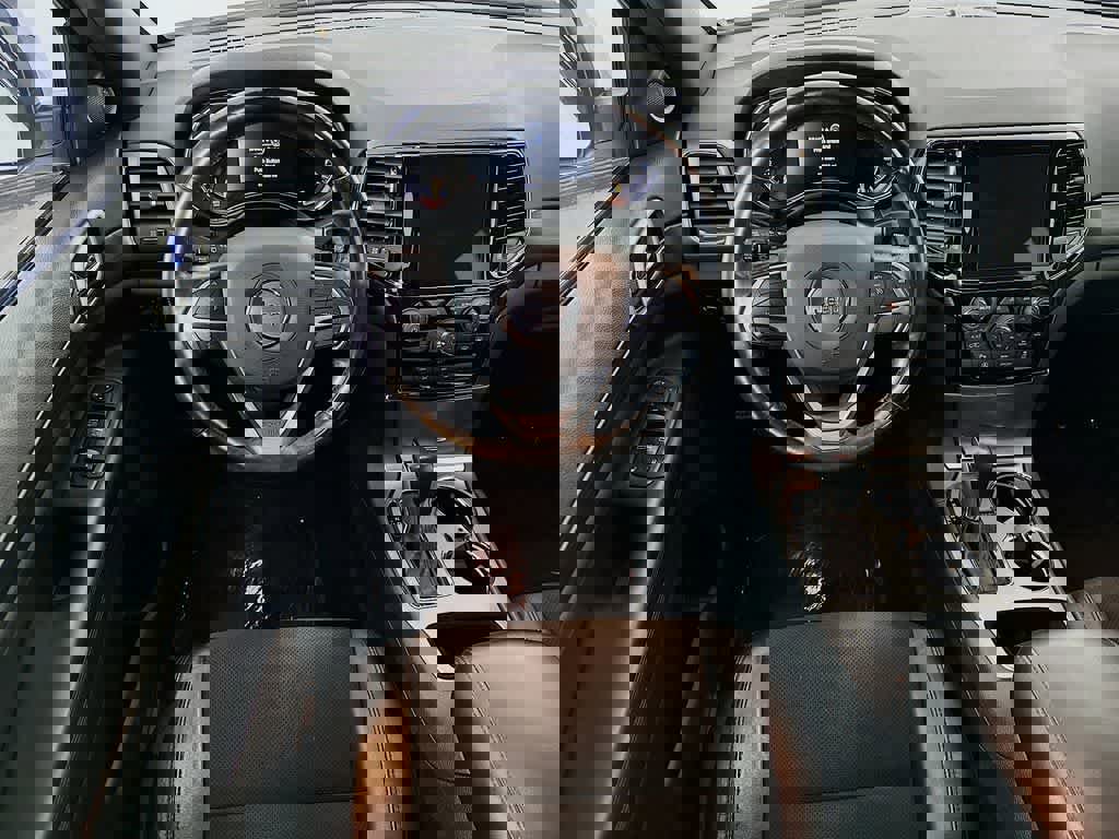 Used 2020 Jeep Grand Cherokee Altitude image 13