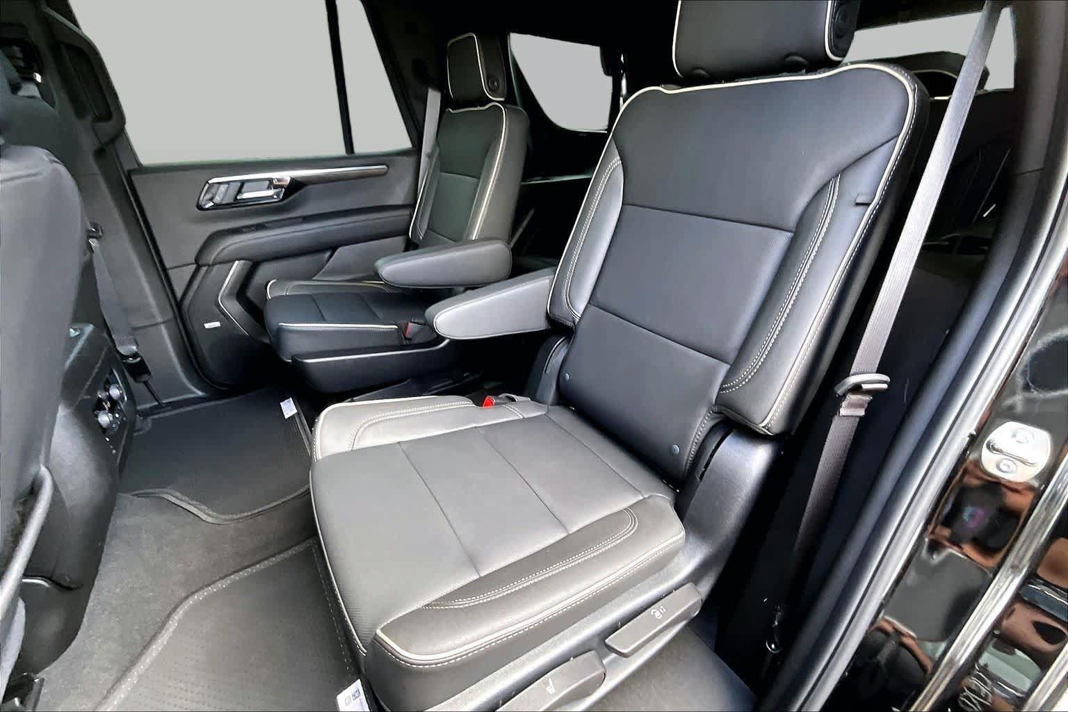 Used 2025 Chevrolet Tahoe Premier w/ Sun And Tow Package RWD image 21