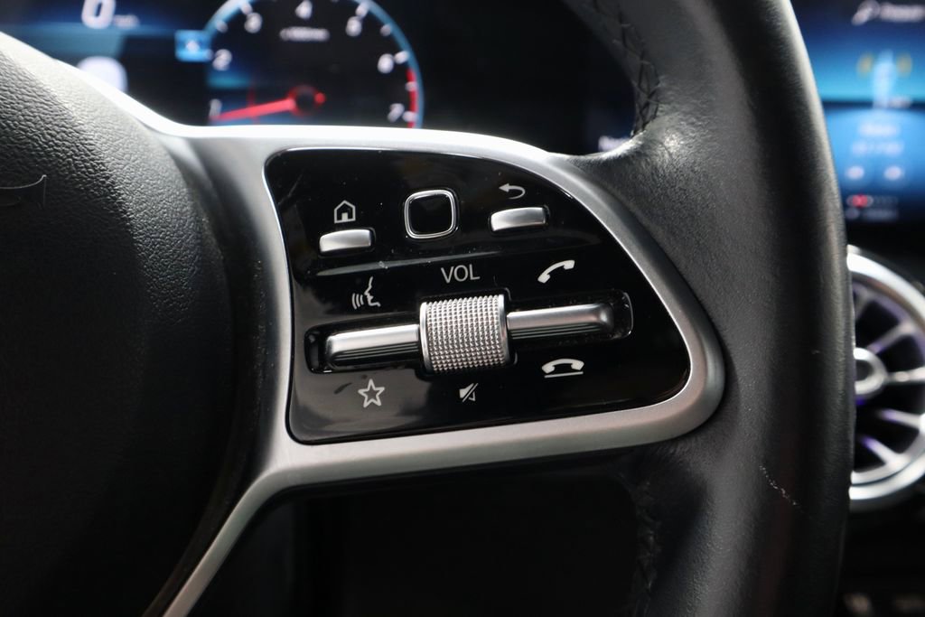 Used 2021 Mercedes-Benz GLB 250 4MATIC image 29