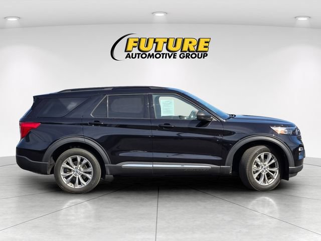 Certified 2022 Ford Explorer XLT w/ Equipment Group 202A AWD/4WD image 3