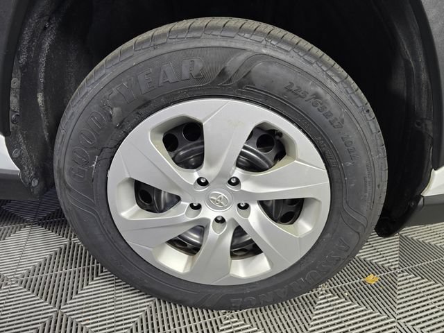 Used 2021 Toyota RAV4 LE w/ Carpet Mat Package (TMS) FWD image 9