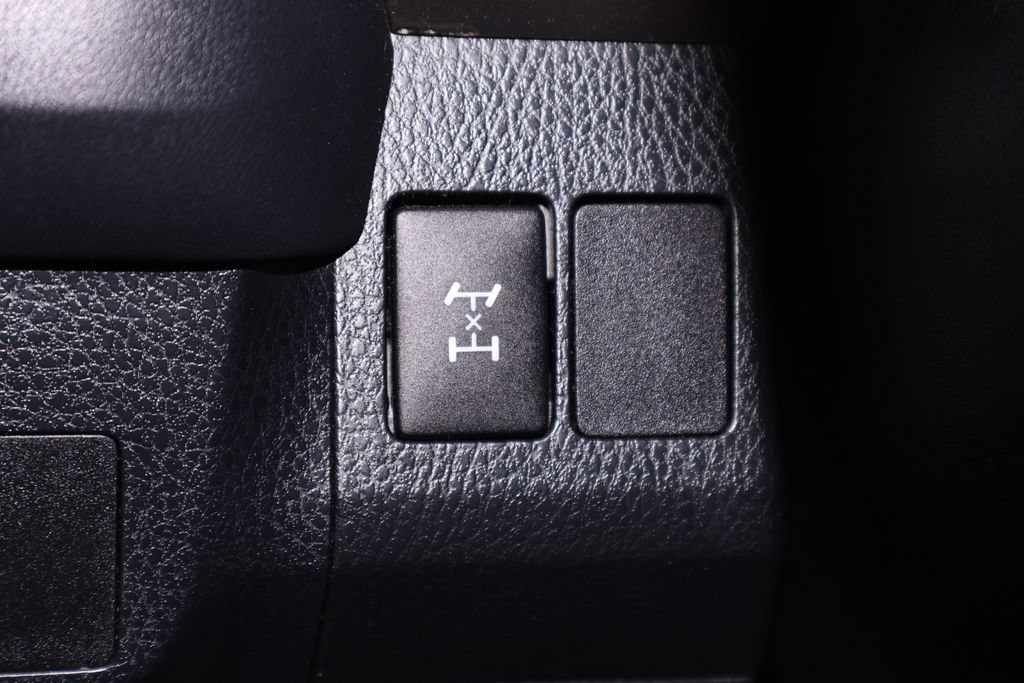 Used 2018 Toyota RAV4 LE w/ Carpet Mat Package AWD/4WD image 24