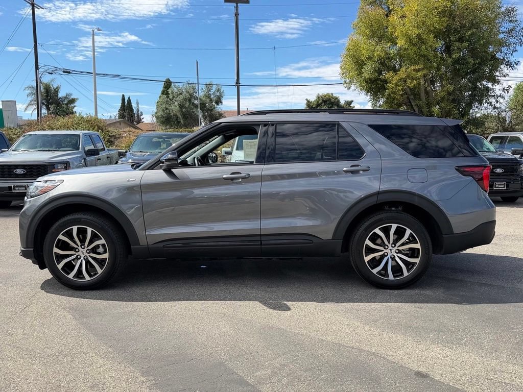 Certified 2025 Ford Explorer ST-Line AWD/4WD image 5