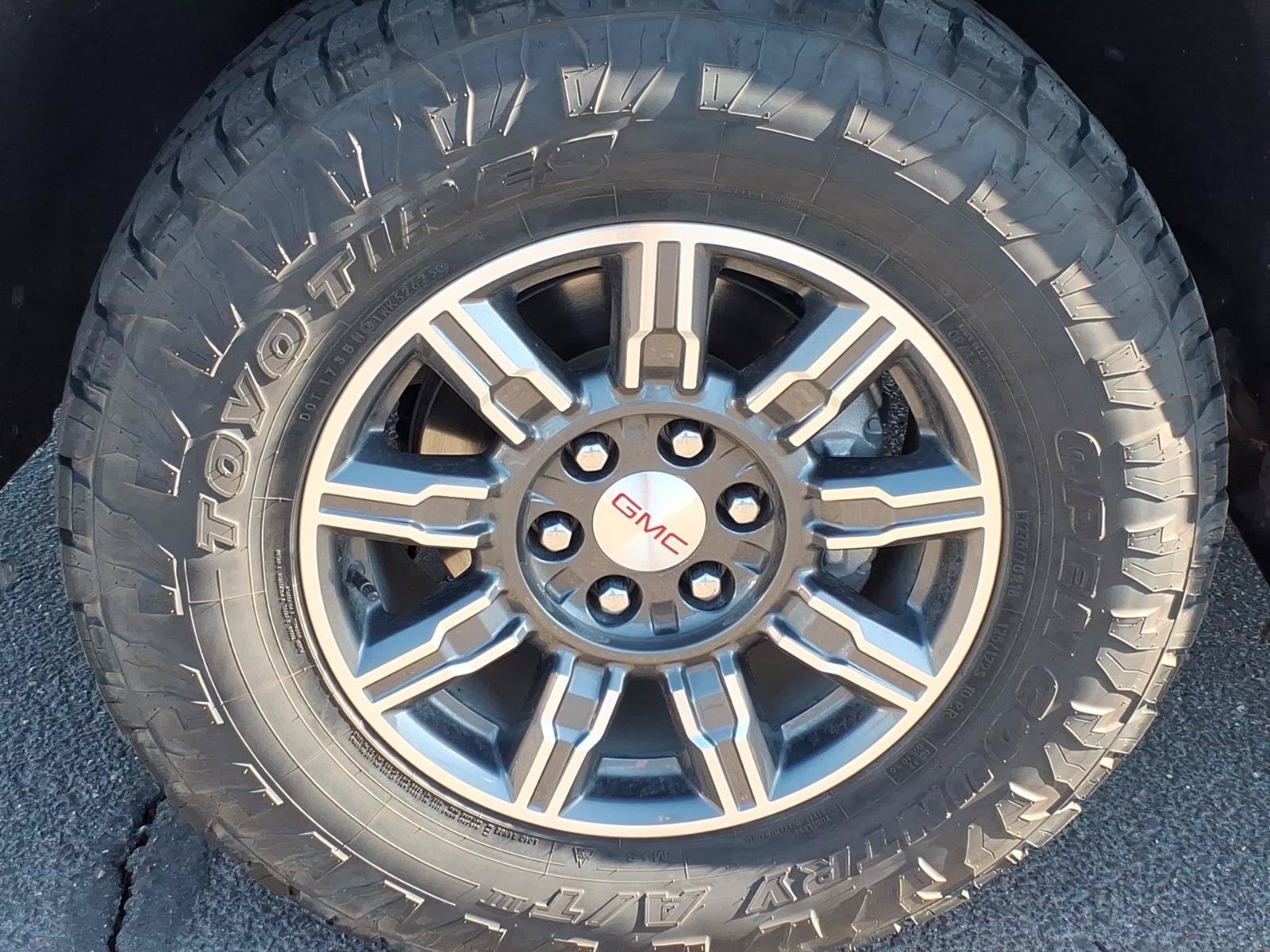 Used 2024 GMC Sierra 1500 AT4 w/ Technology Package AWD/4WD image 9