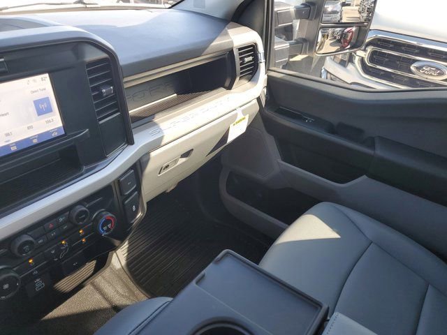 Certified 2025 Ford F550 4x4 Regular Cab Super Duty image 27