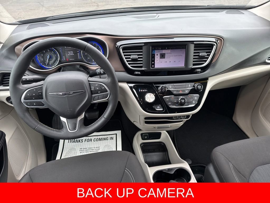 Used 2023 Chrysler Voyager LX image 4