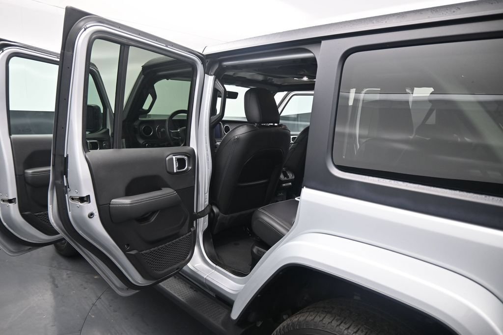 Used 2023 Jeep Wrangler Unlimited Sahara w/ Cold Weather Group AWD/4WD image 17