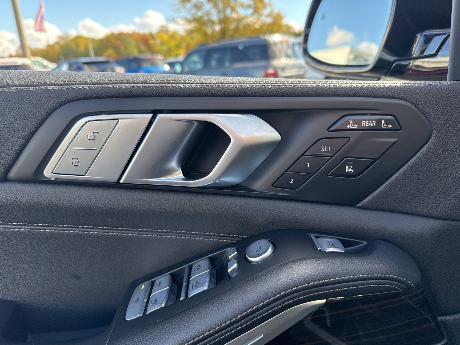 Used 2021 BMW X7 xDrive40i w/ Parking Assistance Package image 25