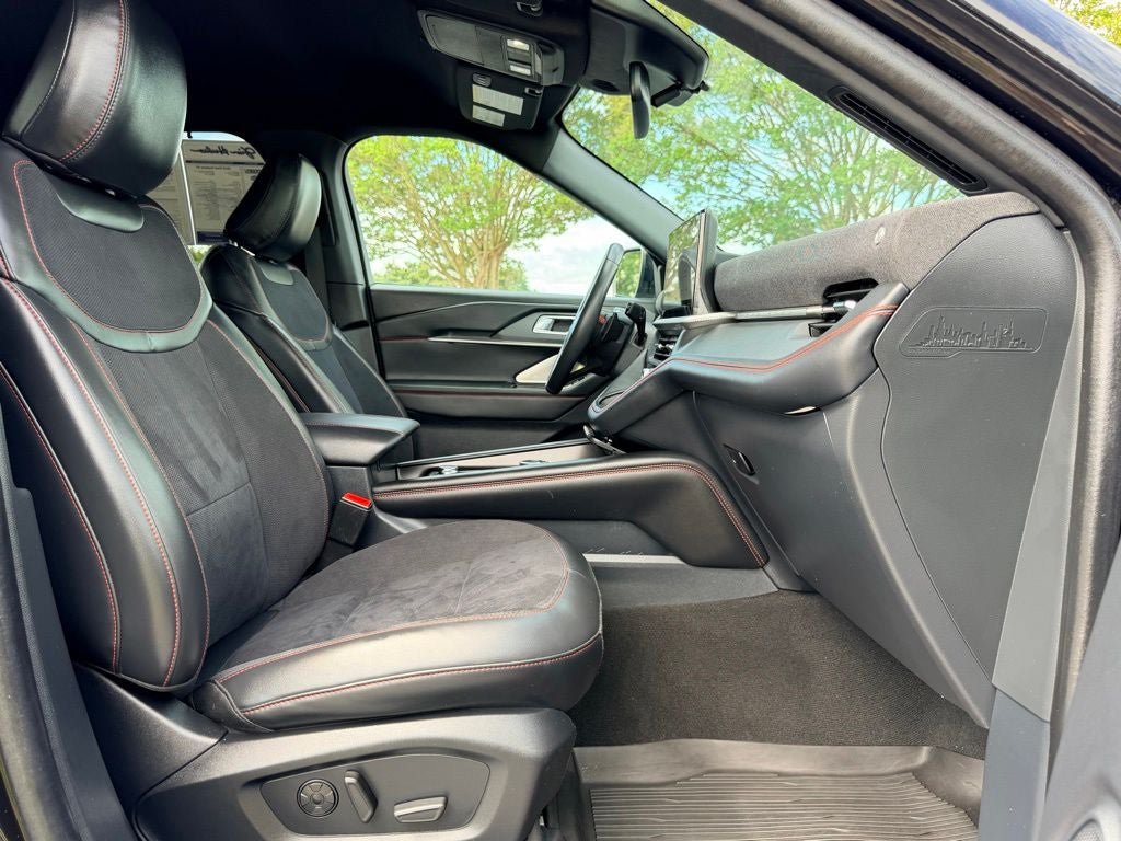 Certified 2025 Ford Explorer ST RWD image 14